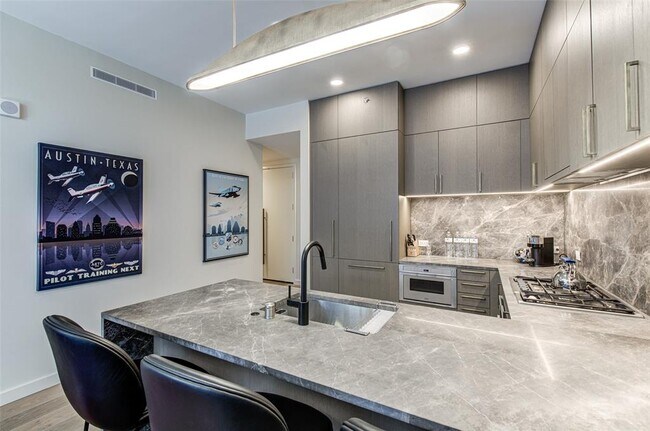 Building Photo - 202 Nueces St