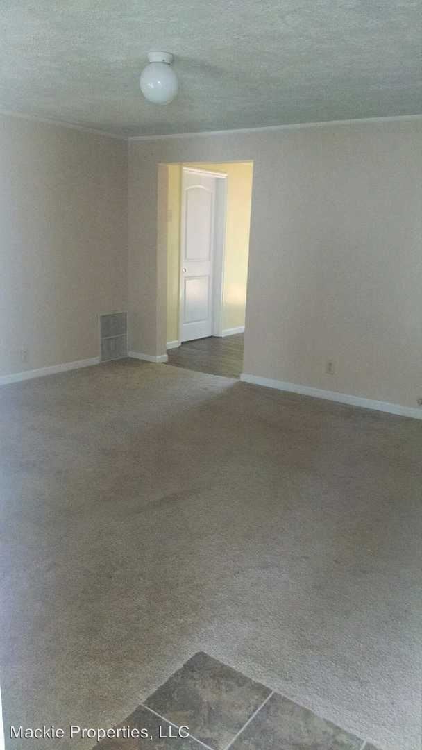 Foto del edificio - 3 br, 1 bath House - 3560 N. Russell Road