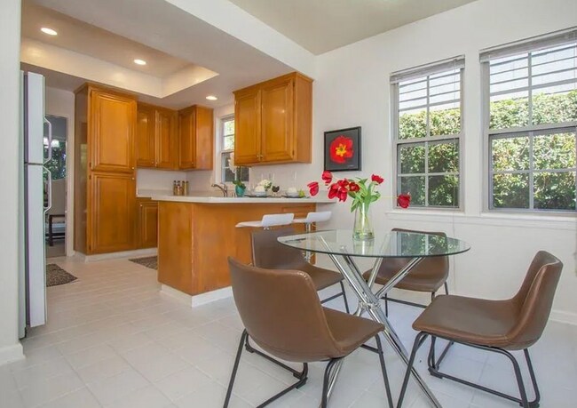 Foto del edificio - Bright and airy home in the beautiful Redwood Shores