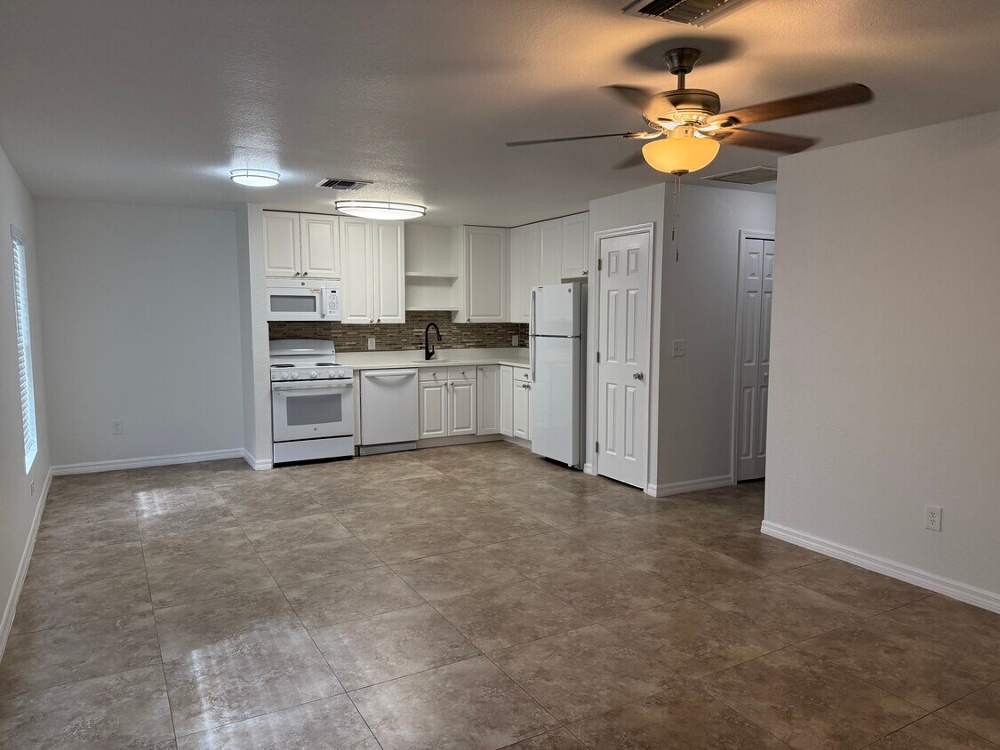 Foto principal - 739 Jack Ave S