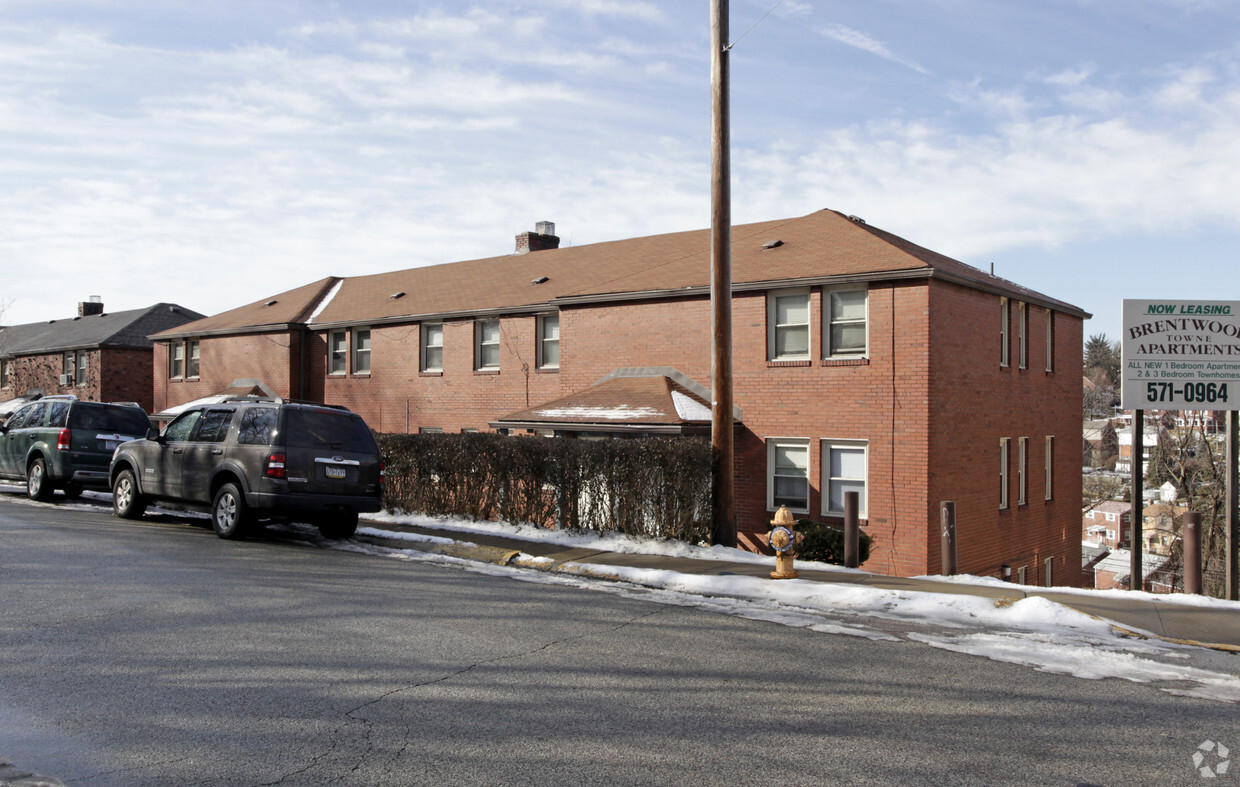 Estacionamiento en la calle - Brentwood Towne Apartments