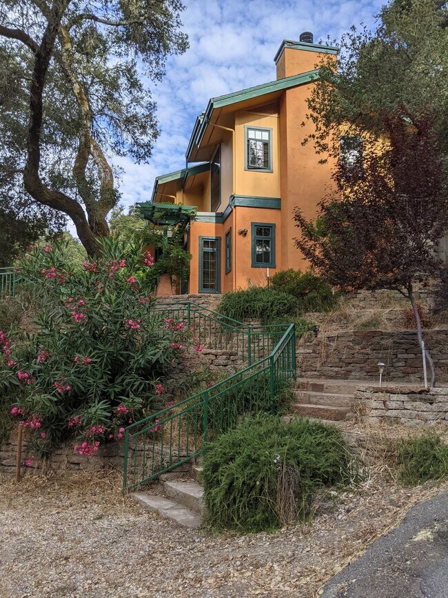 Foto del edificio - Sunny Glenwood Home / Utilities Included