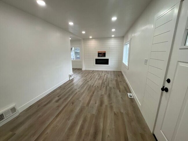 Building Photo - 4 Bedroom 2 Bath Home- Dog Friendly- Purchase optional.