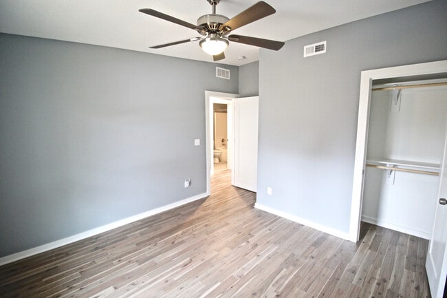 Bedroom 2 - 3923 Kenwood Ave
