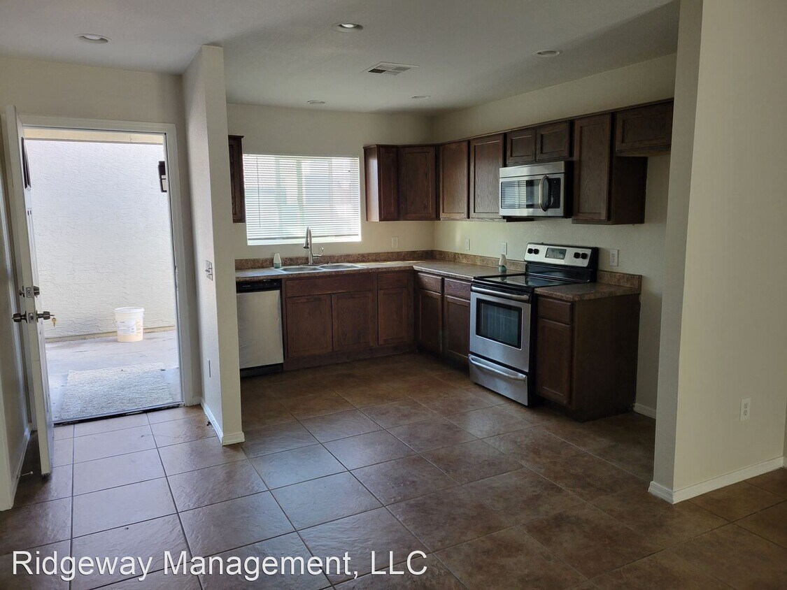 Foto principal - 3 br, 2 bath House - 3033 N 24th Drive