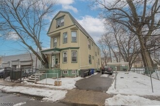 Building Photo - 296 N Clinton St