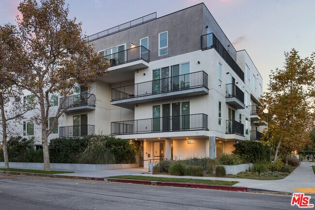 Foto del edificio - 4806 Sylmar Ave