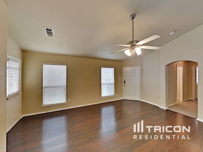 Building Photo - 1145 Boxwood Dr