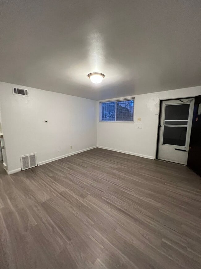 Photo - 2 Bedroom 1 Bathroom in Delmar Parkway Apartment