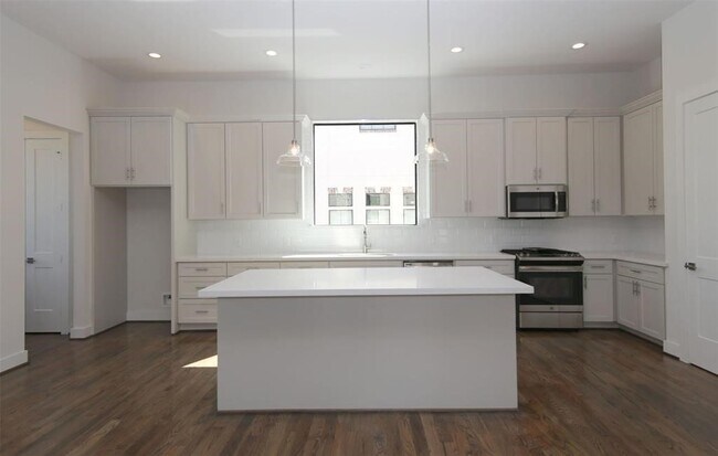 Foto del edificio - 820 W 22nd St