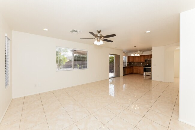 Foto del edificio - 42380 W Michaels Dr