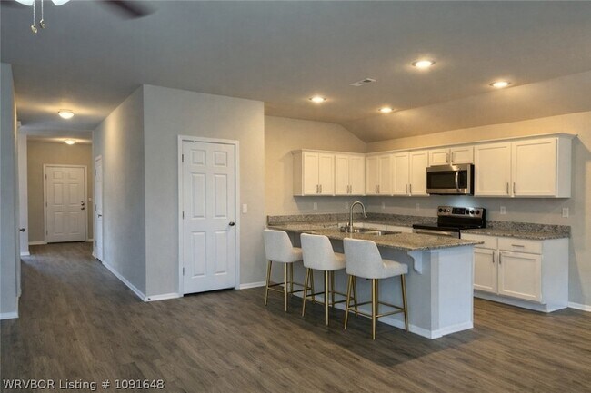 Foto del edificio - 8125 Dogwood Dr