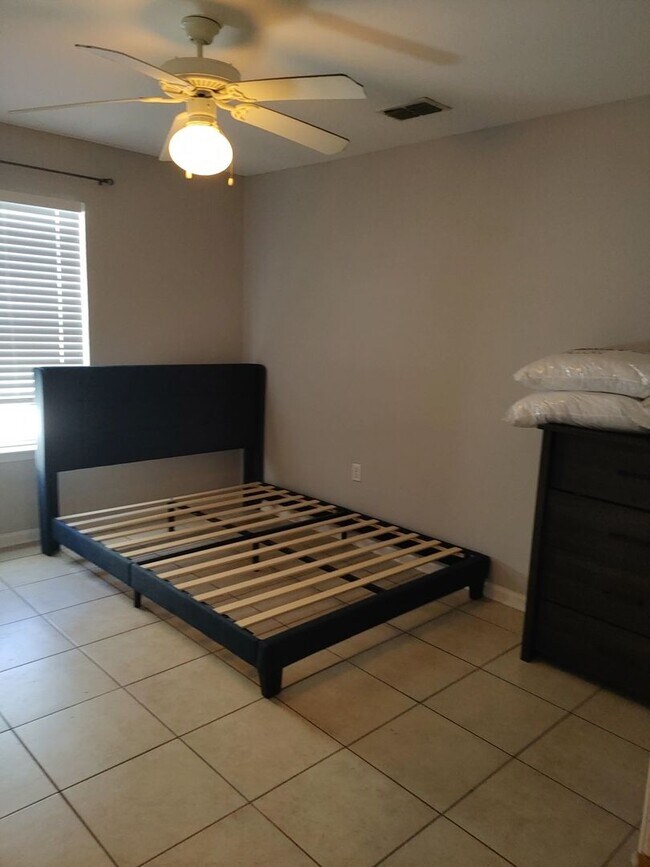 Building Photo - 2738 W Tharpe St 1406