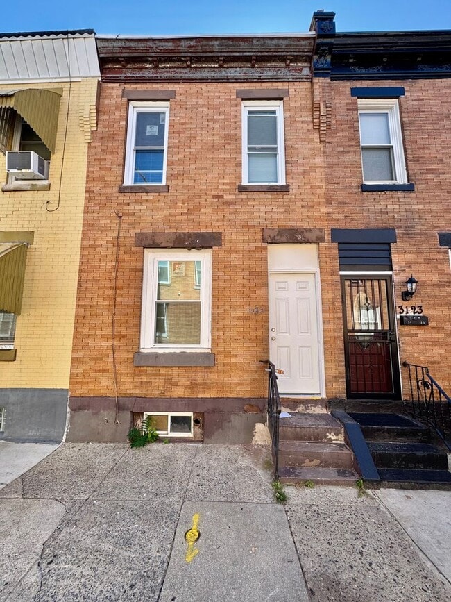 2055 E Stella St – 3 Bed, 1 Bath Home with... - 2055 E Stella St – 3 Bed, 1 Bath Home with...