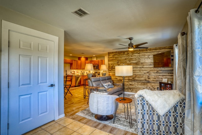 Building Photo - 72 Great W Ave