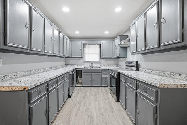 Foto del edificio - 1412 Chase Ave
