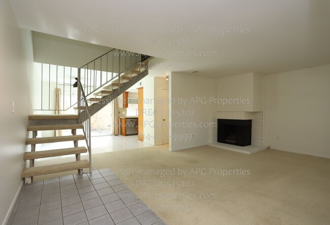 Building Photo - 2 Bedroom / 1.5 Bathroom condo with 2 car ...