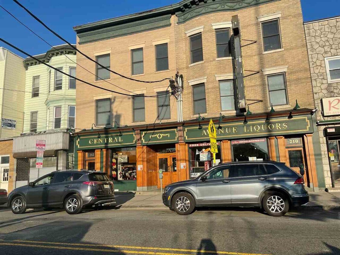 Primary Photo - 210-212 Central Ave