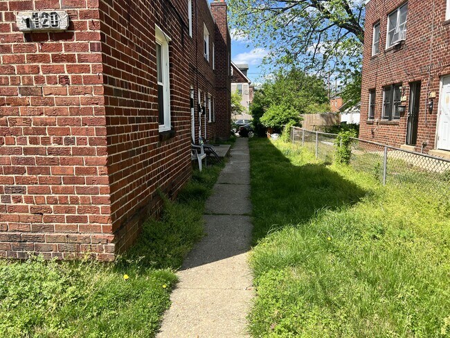 Foto del edificio - 1120 46th St NE