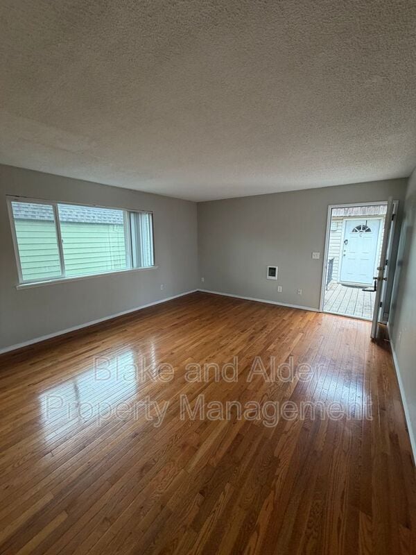 Photo - 1215 SE Haig St House