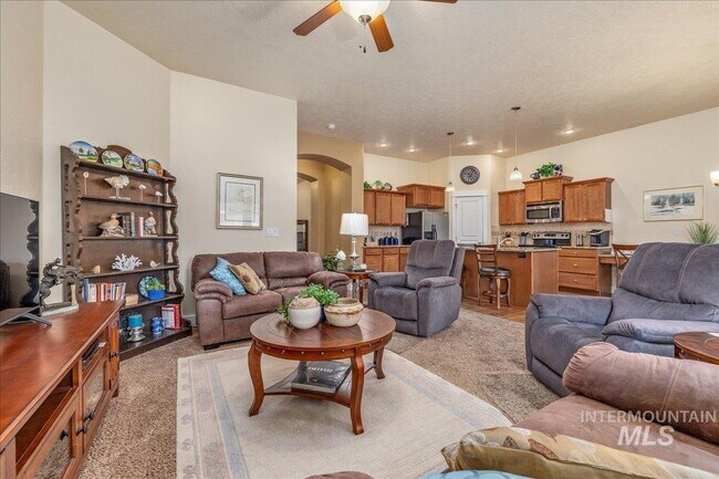 Building Photo - "Charming 3-Bedroom Home with 2 Full Baths in Boise's Sought-After West Dover Heights!"