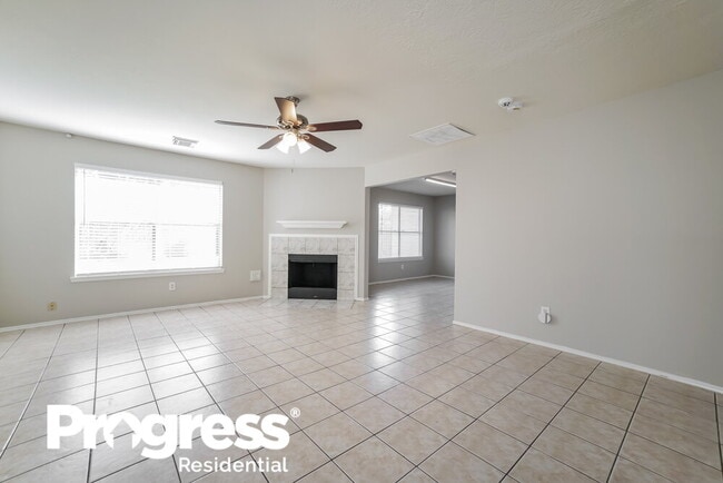 Building Photo - 422 N Willow Dr