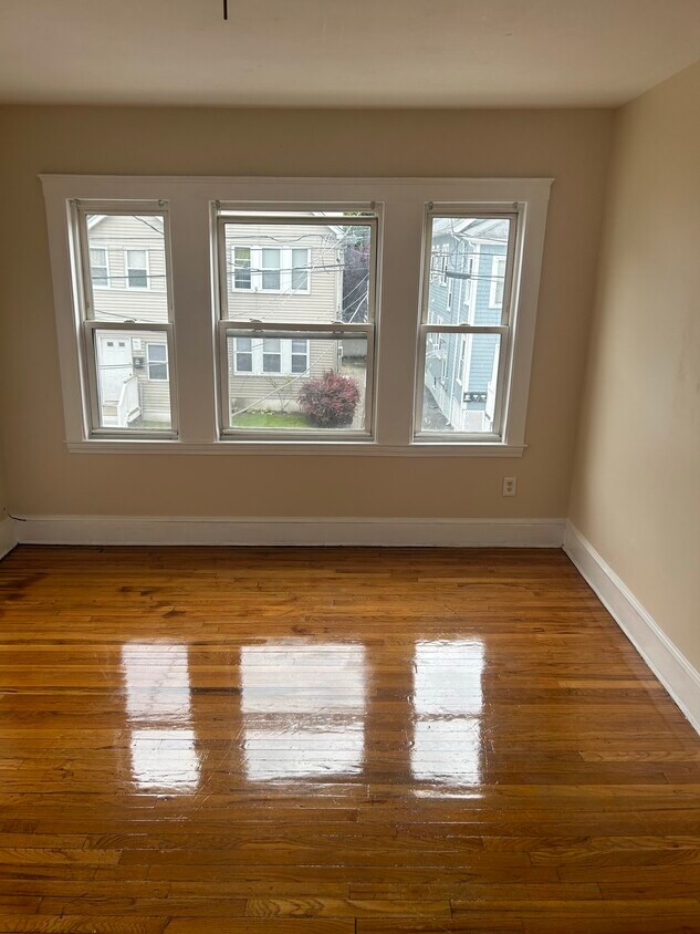 Foto del edificio - 36 Granfield Ave