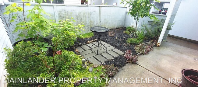 Foto del edificio - 3 br, 2 bath House - 12416 SE CARUTHERS ST.
