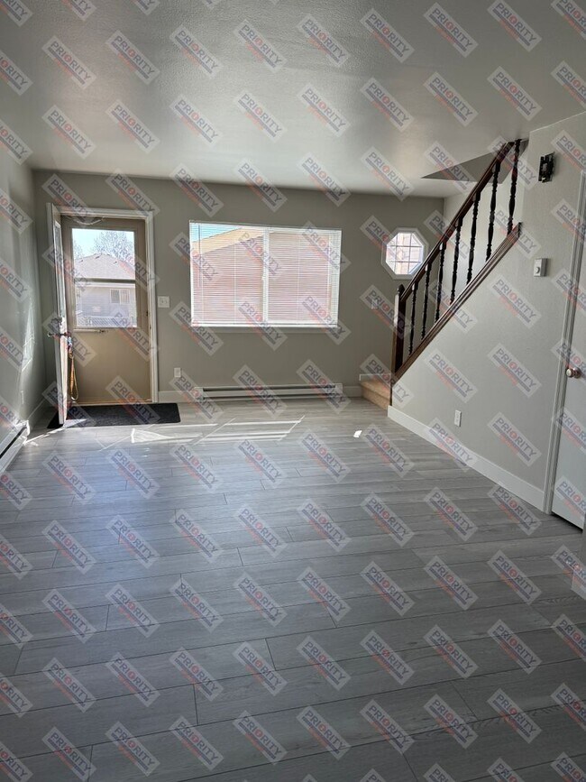 Building Photo - 7008 Robin Dr