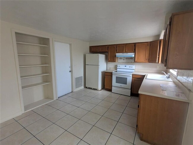 Building Photo - 3911 Redwood Dr