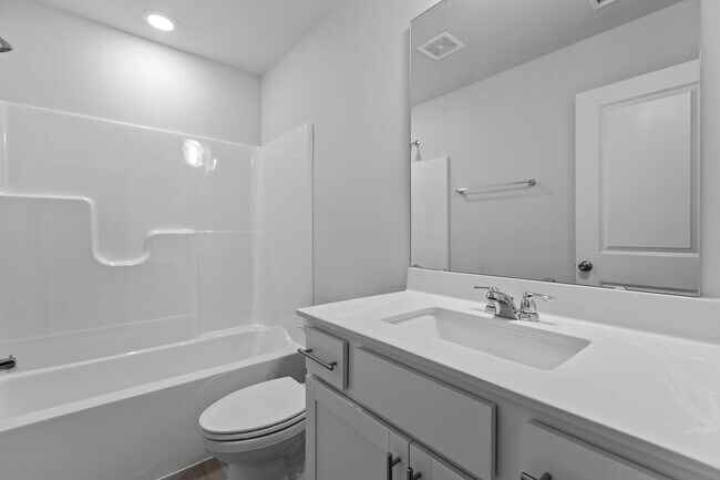 Foto del edificio - Gorgeous New Construction! Updated Kitchen...