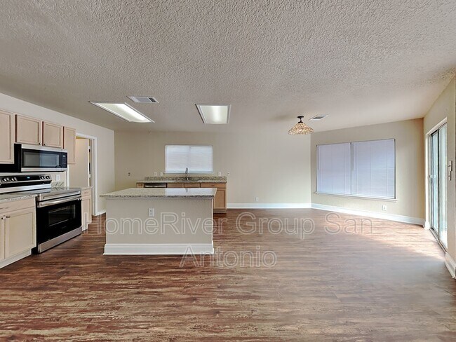 Building Photo - 842 Camel Back Dr