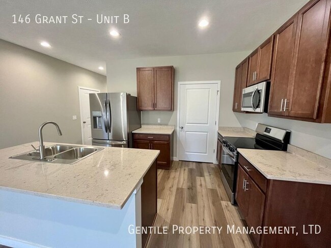 Building Photo - Cedar Creek Cove Town Homes
