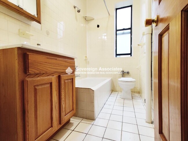 Foto del edificio - 64 W 108th St