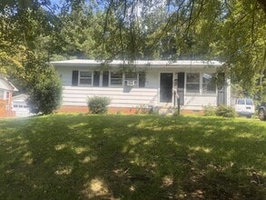 Building Photo - 1416 E Sedgefield Dr