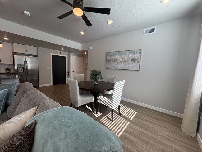 Building Photo - 206 N Chapparell Dr