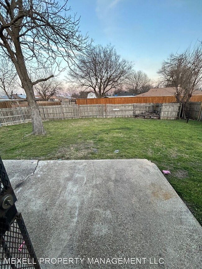 Building Photo - 4 br, 2 bath House - 2746 TOWN NORTH DR