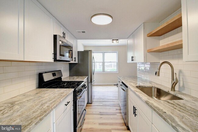 Foto del edificio - 8739 Inquiry Ct