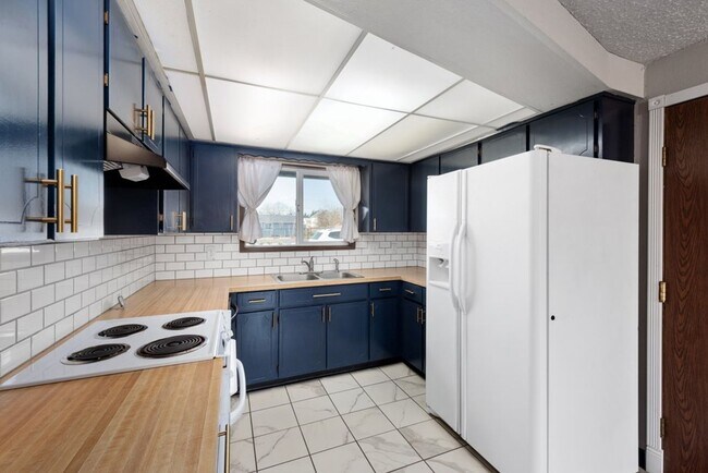 Building Photo - 2 bedroom amazing lafayette home for rent