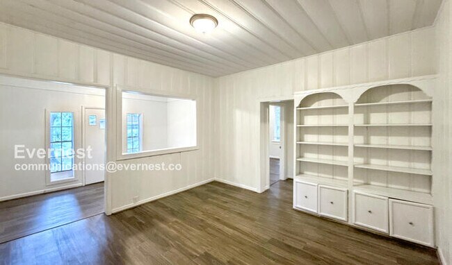Foto del edificio - 253 11th Ave NE