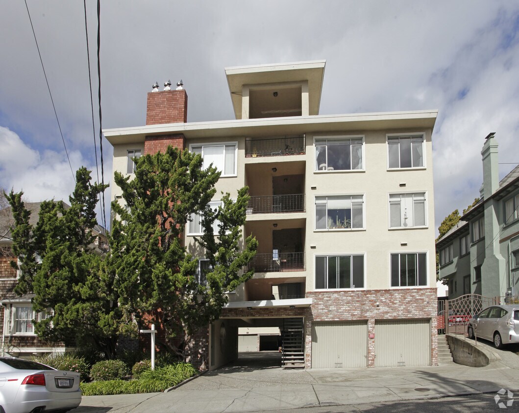 Building Photo - Manhattan Manor