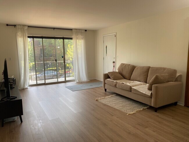 Foto del edificio - 6587 N Northwest Hwy