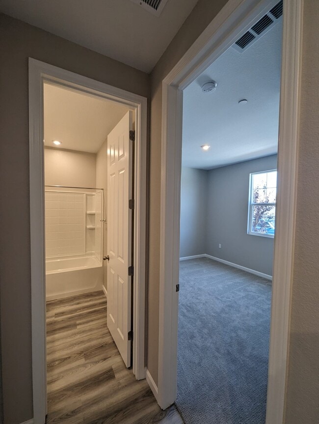 Building Photo - 578 Pleasant Dr