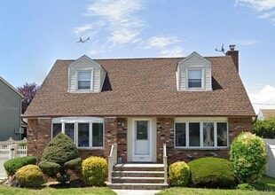 Building Photo - 532 Fowler Ave