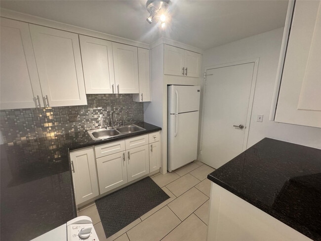 Building Photo - 336 N Birch Rd