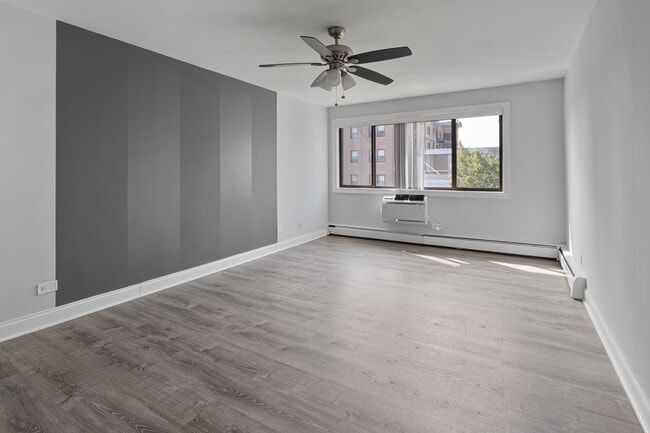 Foto del edificio - 6029 N Winthrop Ave