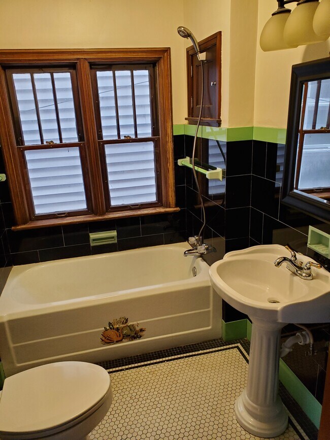 Foto del edificio - 1312 4th Ave