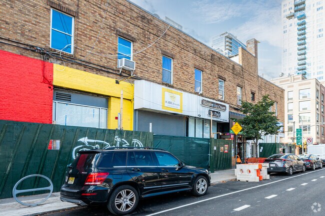 Foto del edificio - 135 Kent Ave