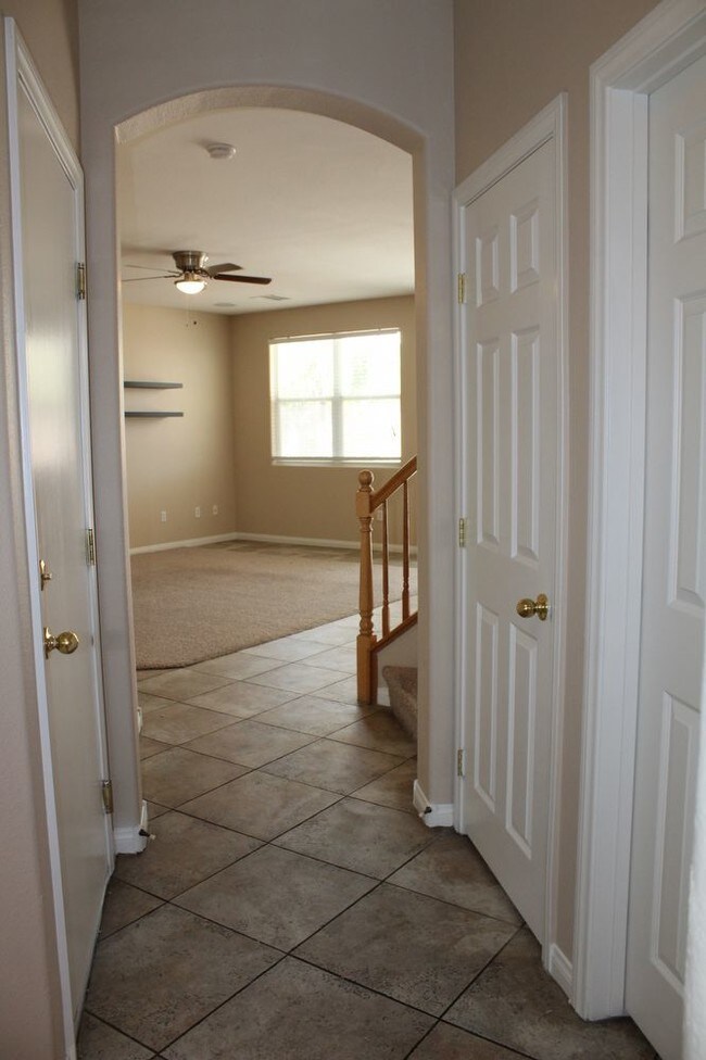 2 Story Beauty Is An Eye Catcher House For Rent In Las Vegas Nv Building Photo 2 Story Beauty Is An Eye Catcher