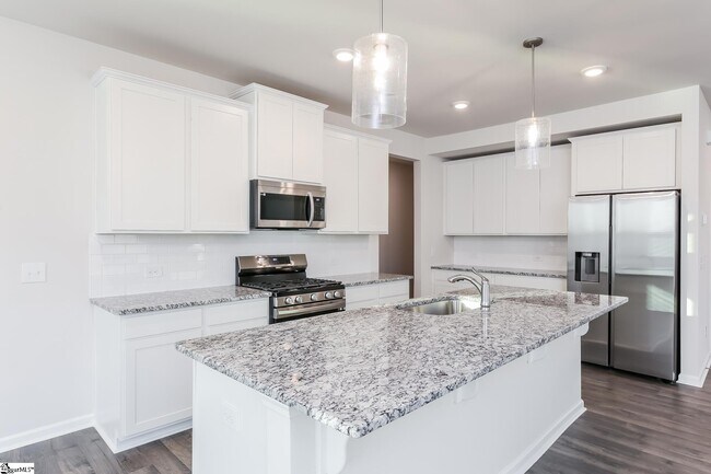 Foto del edificio - 565 Hillpark Ln